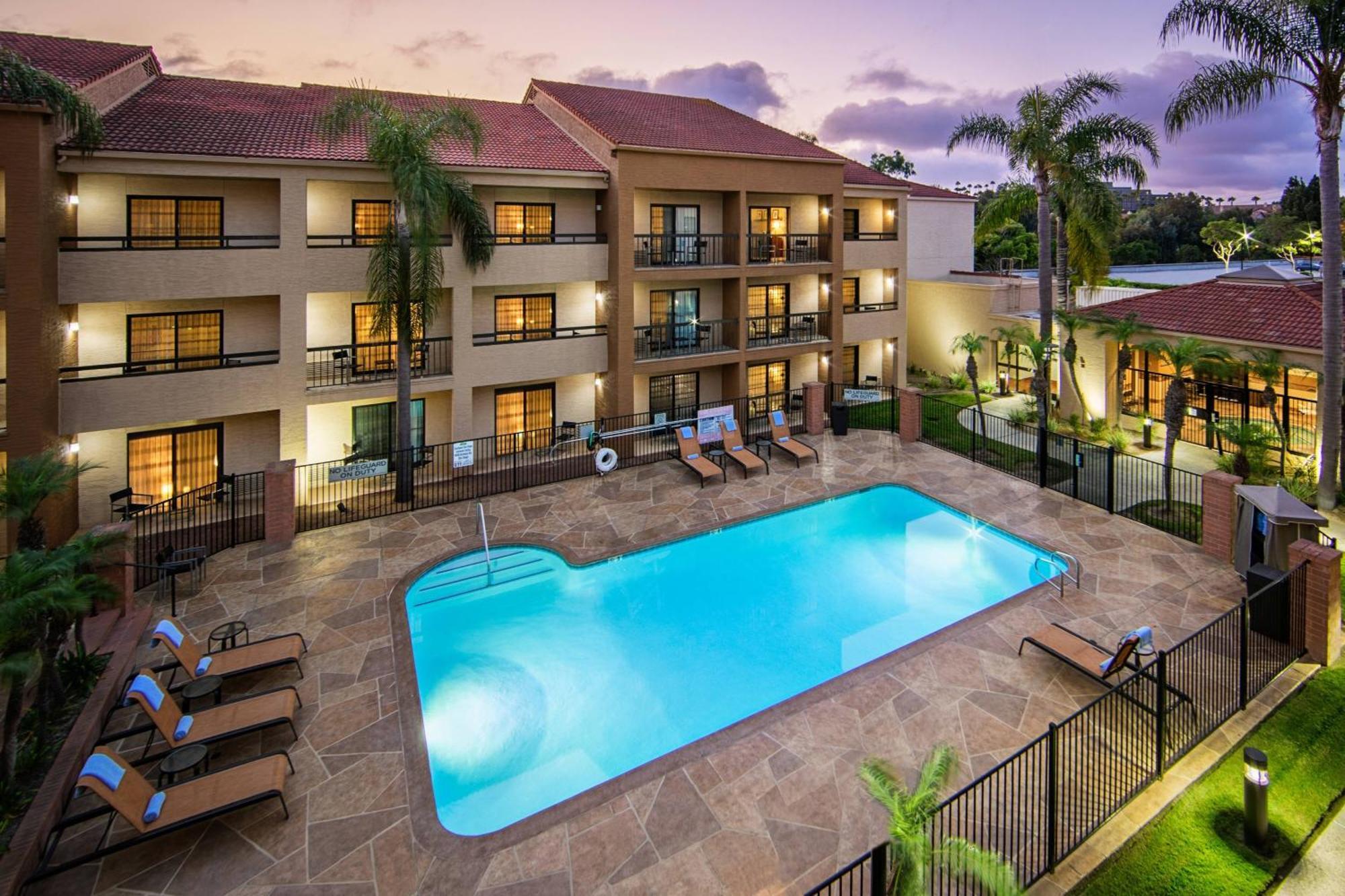 Courtyard By Marriott San Diego Sorrento Valley Екстериор снимка